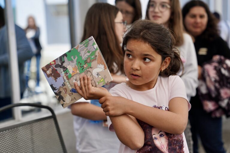 Schoolchildren as guardians of the young birds